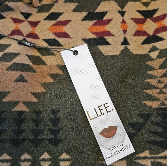 Stylish Patterned Aztec Jacket - Picture 8 of 12